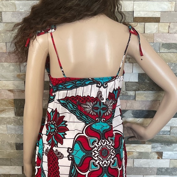 Beautiful Vibrant Summer Dress With Pockets - Picture 3 of 3